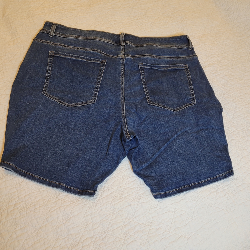Lane Bryant High Rise Flex Magic Waistband Tighter Tummy Bermuda Jean Sz 26